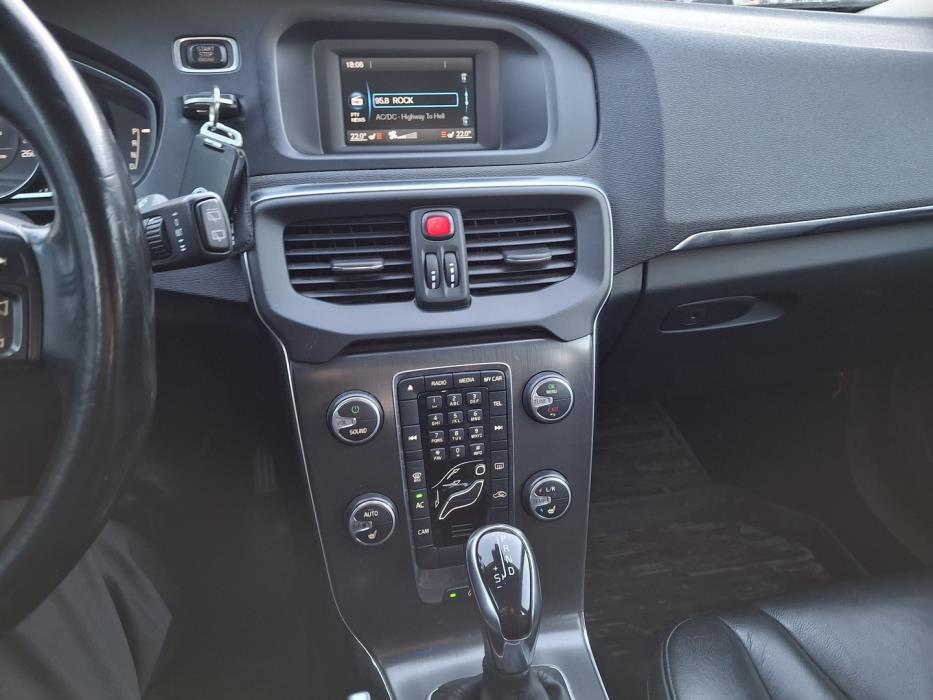 VOLVO V40 2013