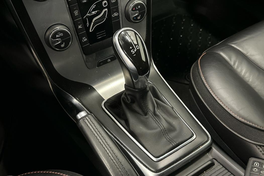 VOLVO V40 Cross Country 2015