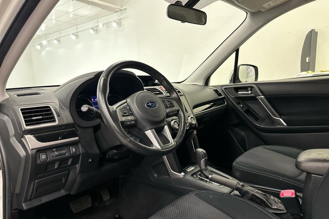 SUBARU Forester 2017