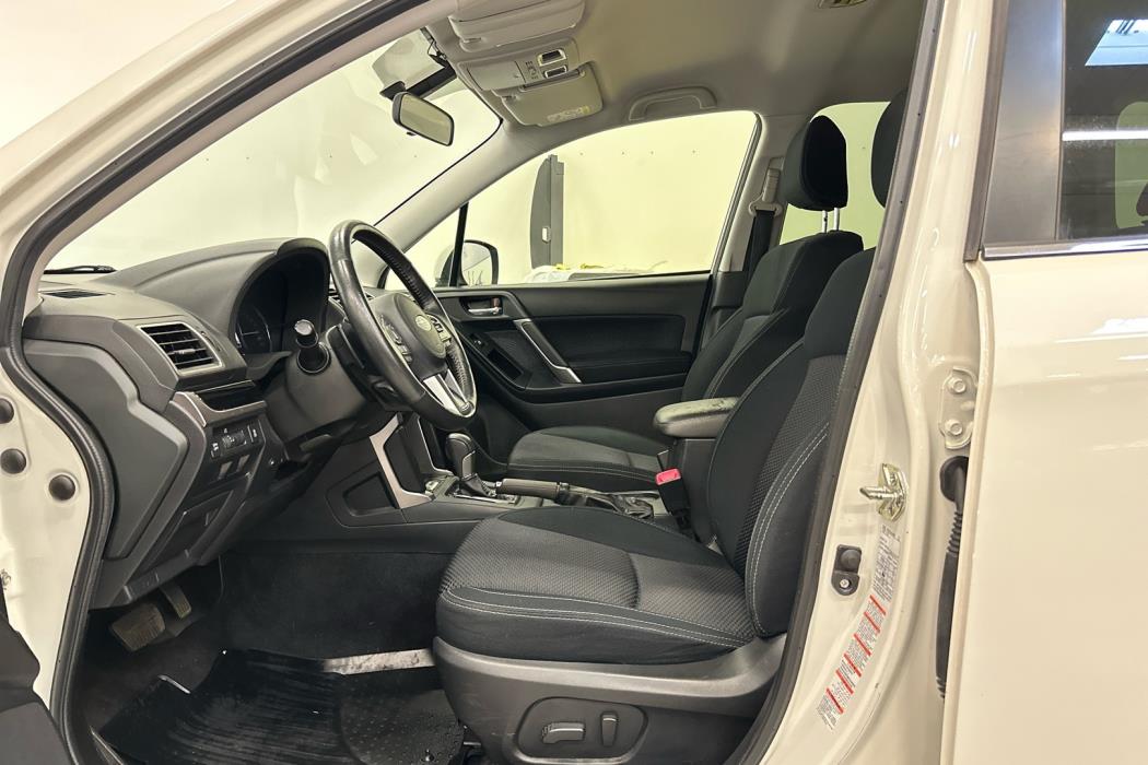 SUBARU Forester 2017