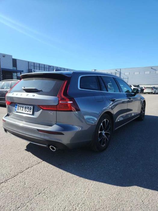 VOLVO V60 2020