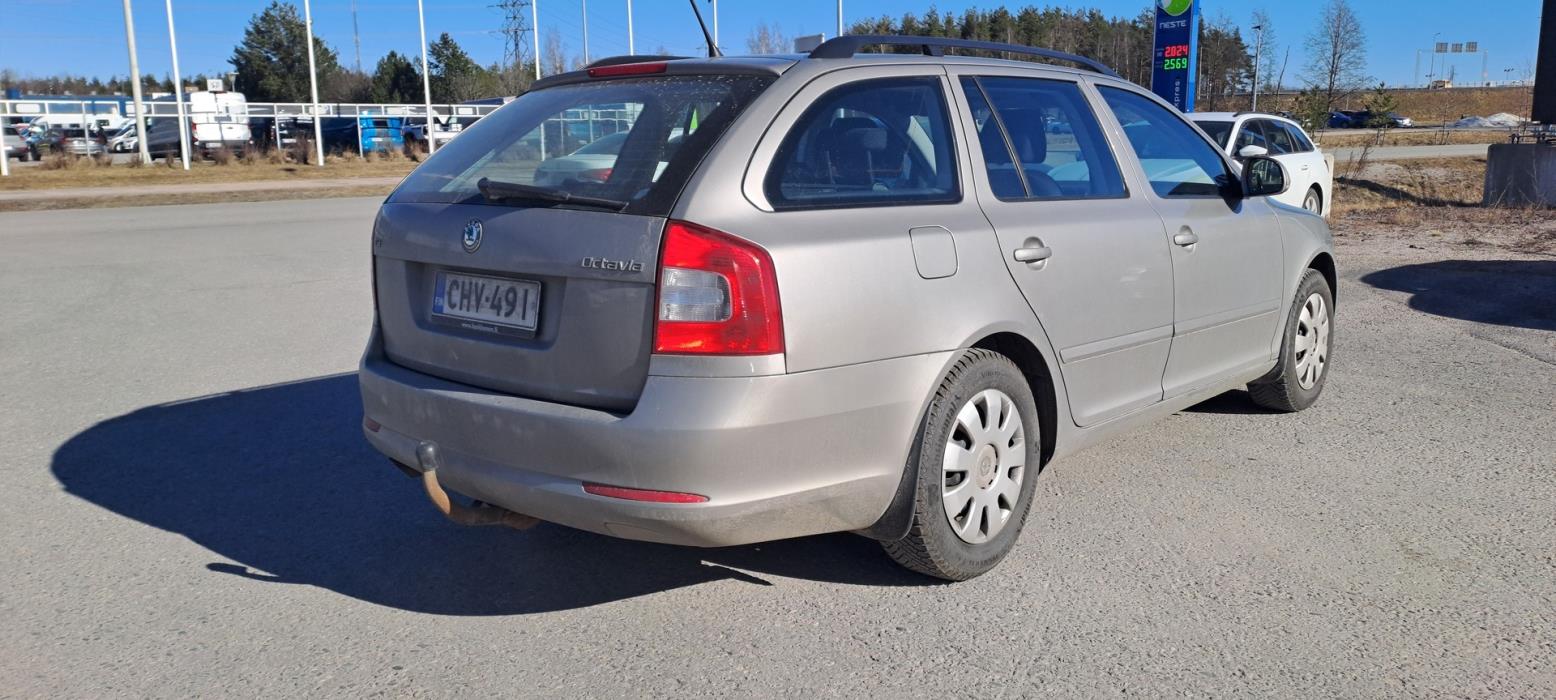 SKODA Octavia 2011