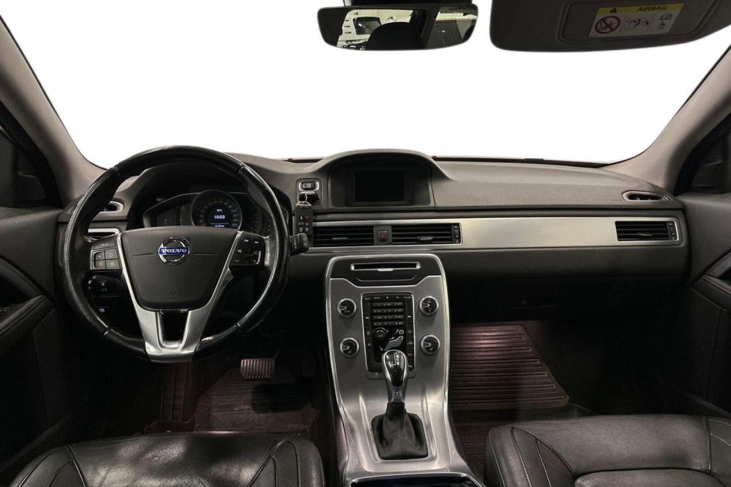 VOLVO V70 2015