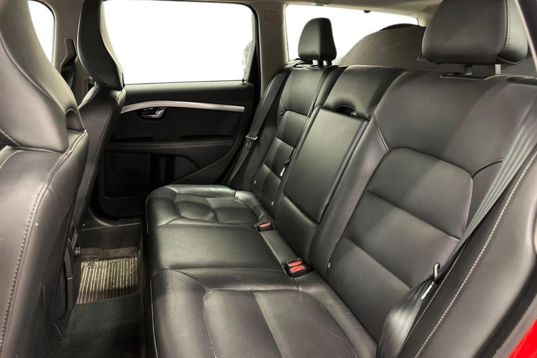 VOLVO V70 2015