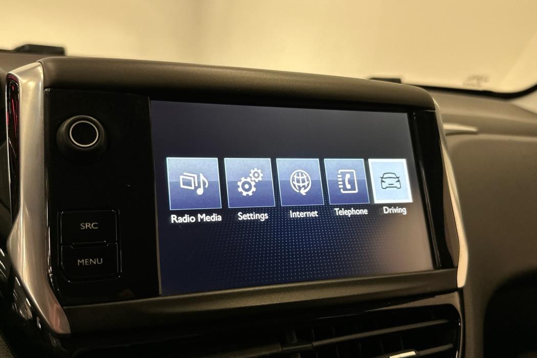 PEUGEOT 208 2015