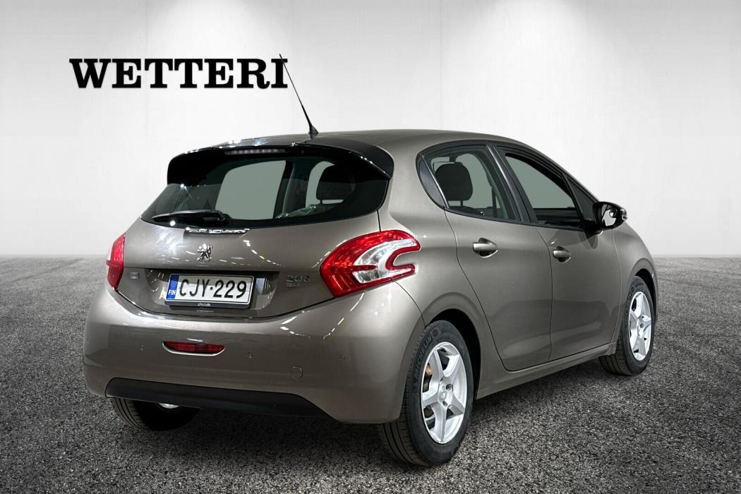 PEUGEOT 208 2015