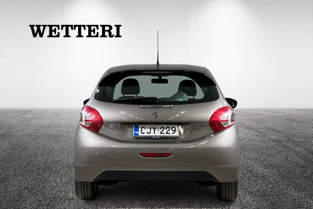 PEUGEOT 208 2015