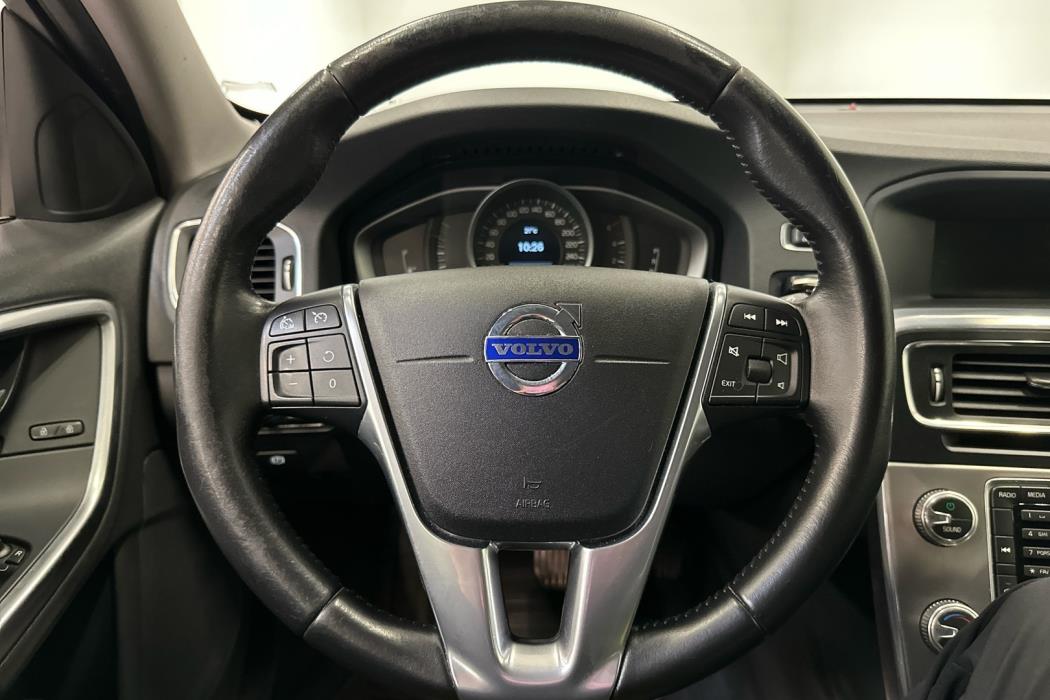 VOLVO V60 2015