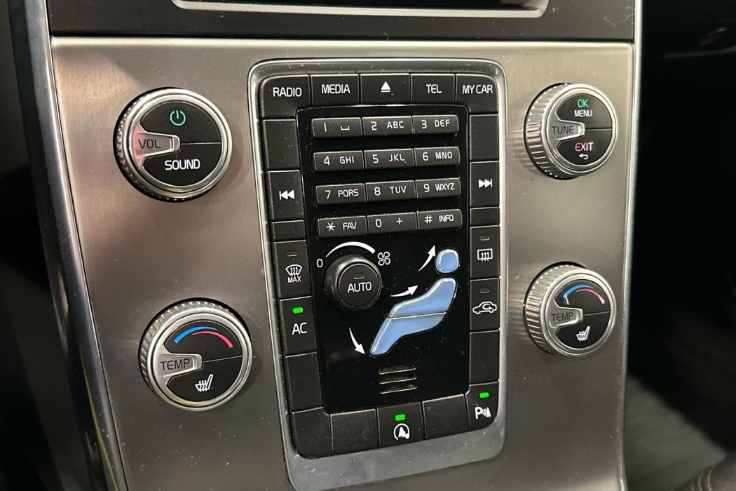 VOLVO V60 2015