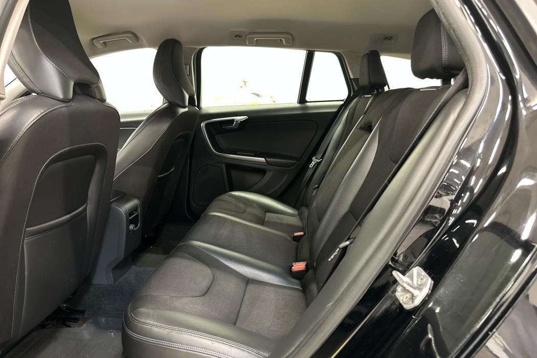 VOLVO V60 2015