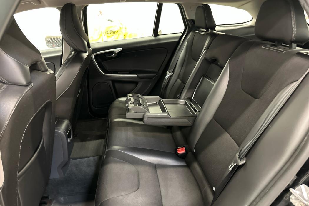 VOLVO V60 2015