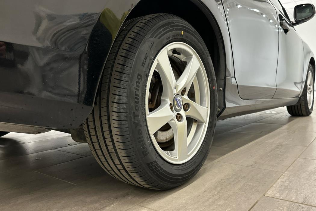 VOLVO V60 2015