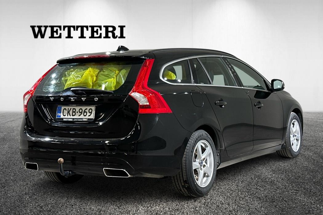 VOLVO V60 2015