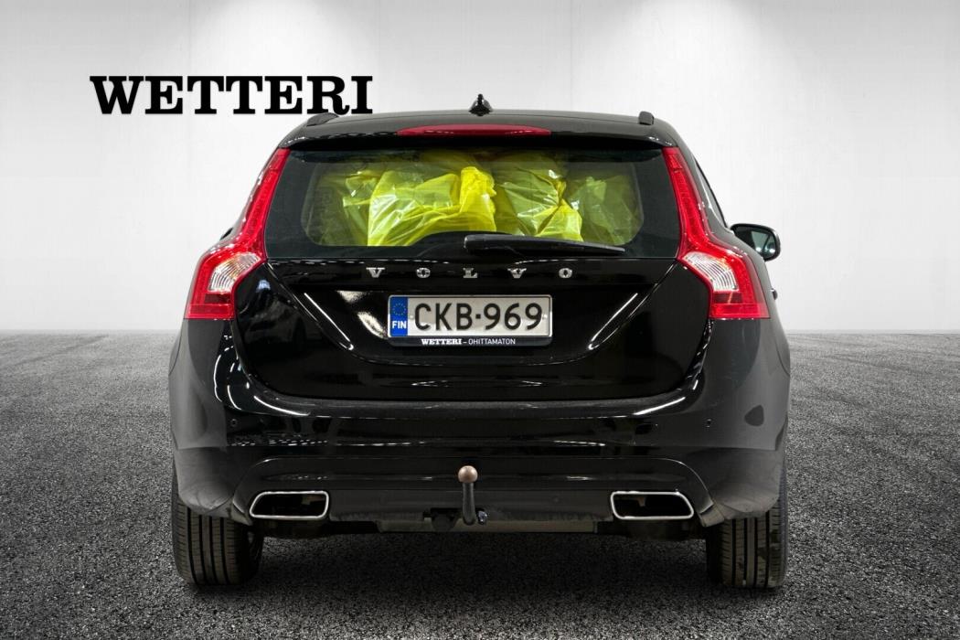VOLVO V60 2015