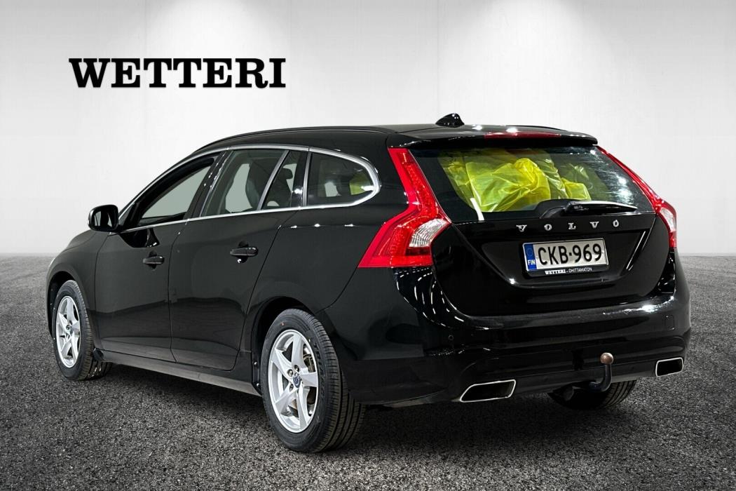 VOLVO V60 2015