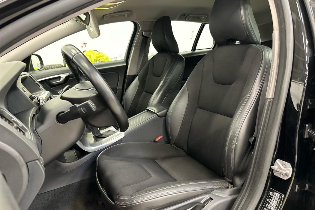 VOLVO V60 2015