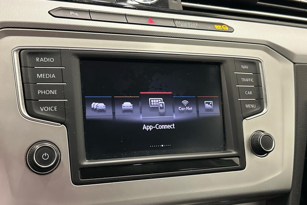 VOLKSWAGEN Passat 2016