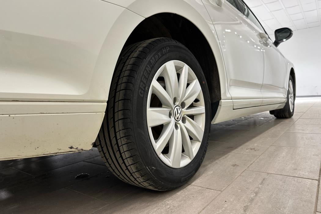 VOLKSWAGEN Passat 2016