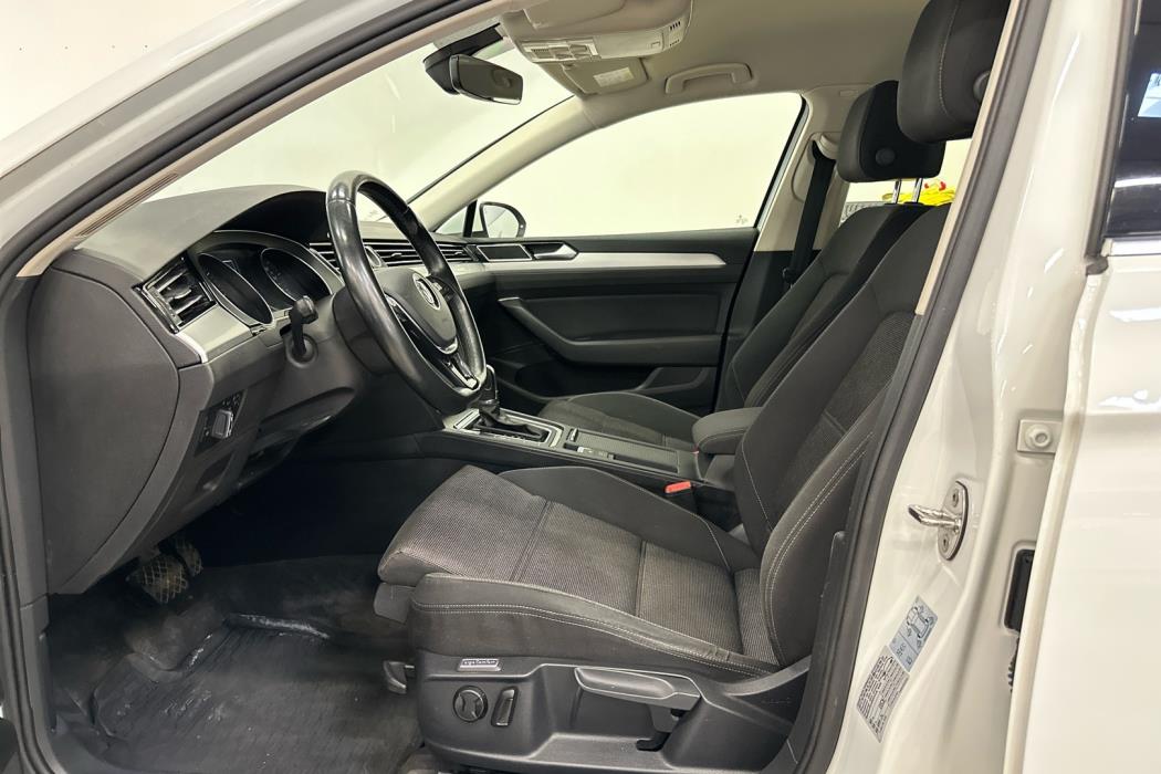 VOLKSWAGEN Passat 2016
