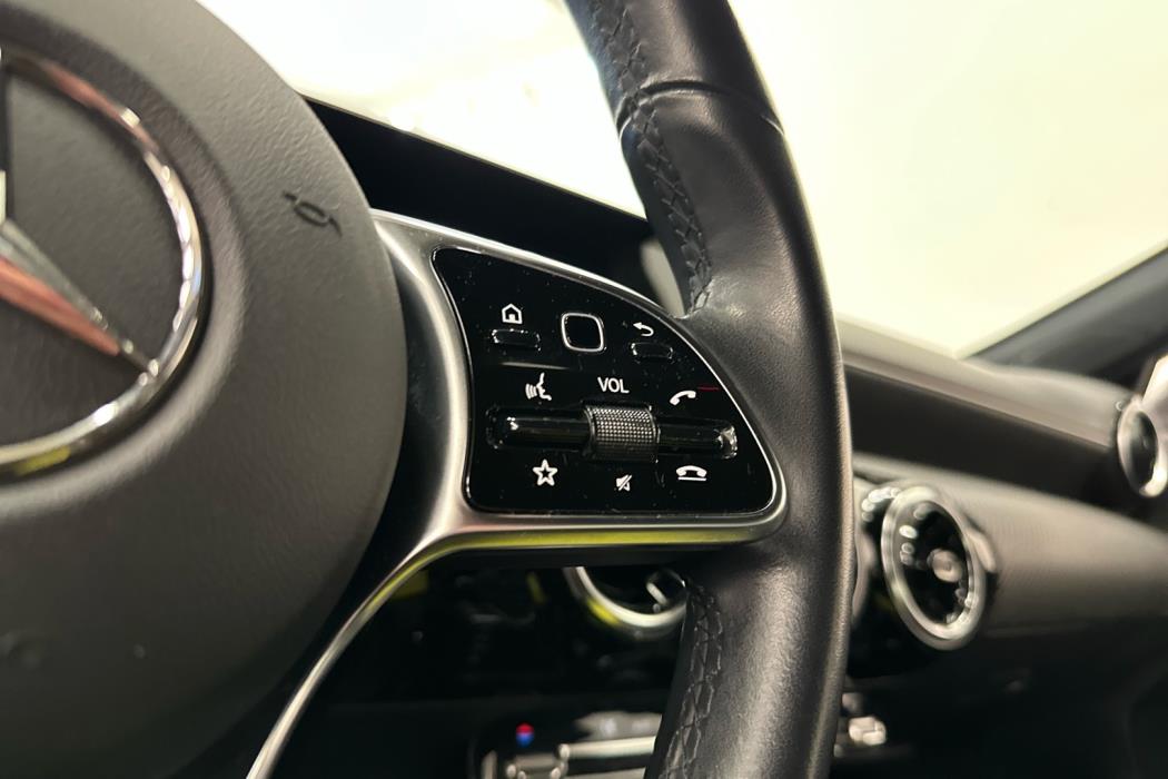 MERCEDES-BENZ A 2021