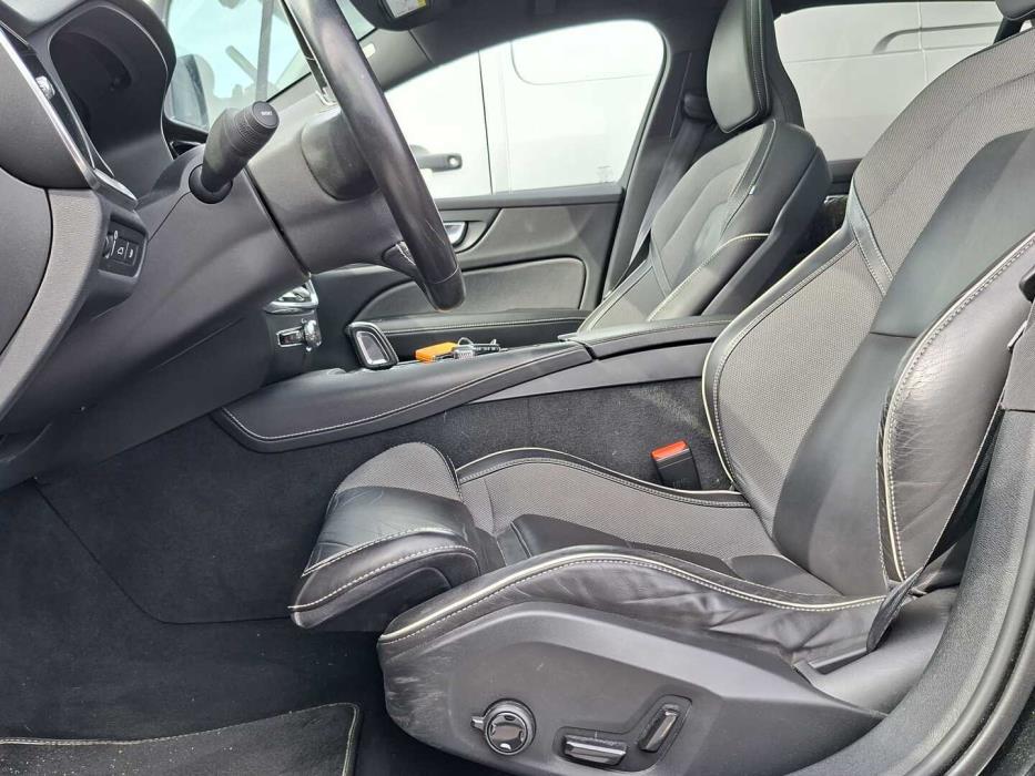 VOLVO V60 2021