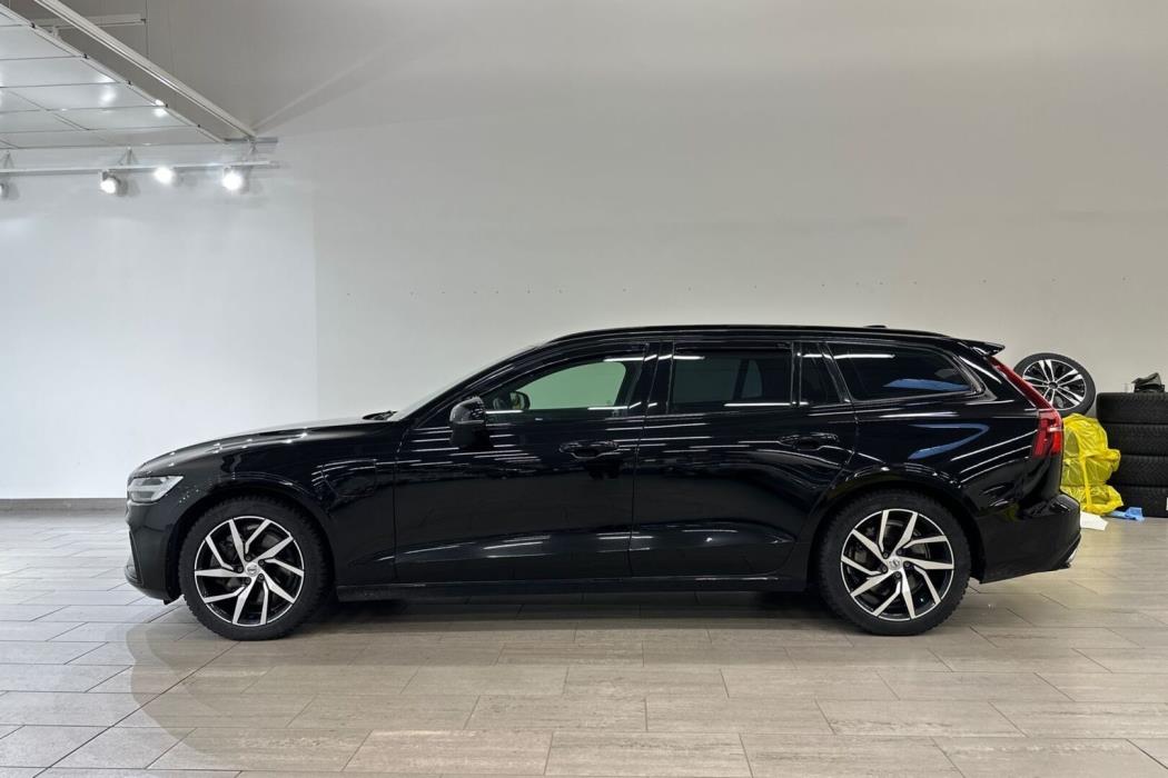 VOLVO V60 2021