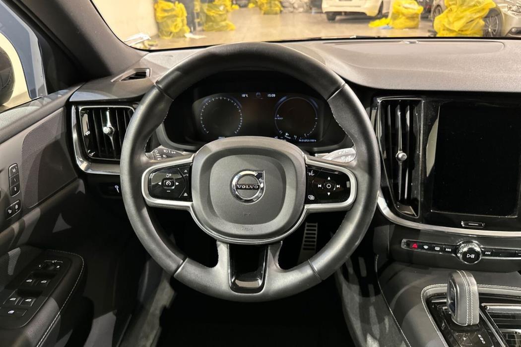 VOLVO V60 2021
