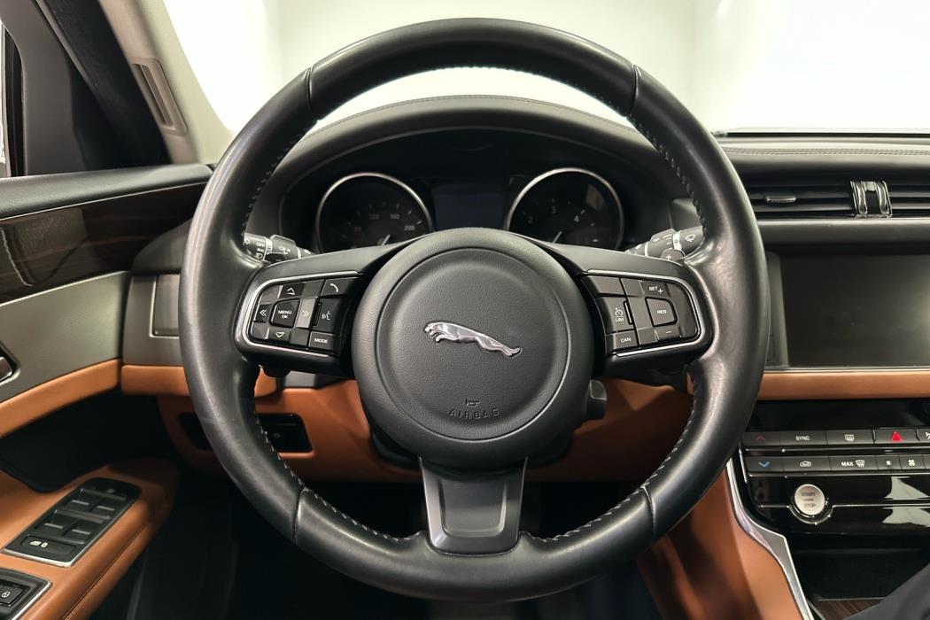 JAGUAR XF 2016