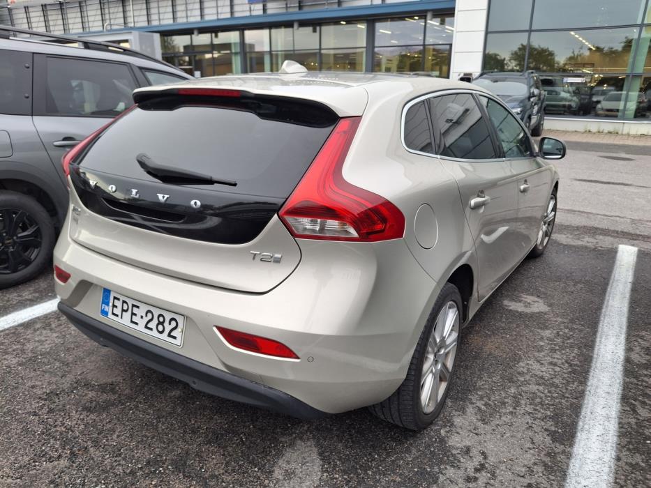VOLVO V40 2018