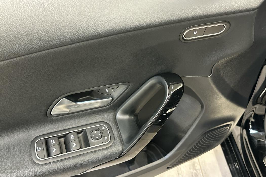 MERCEDES-BENZ A 2020