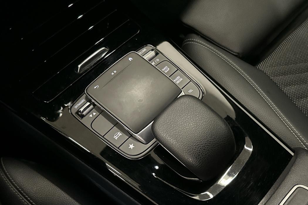 MERCEDES-BENZ A 2020