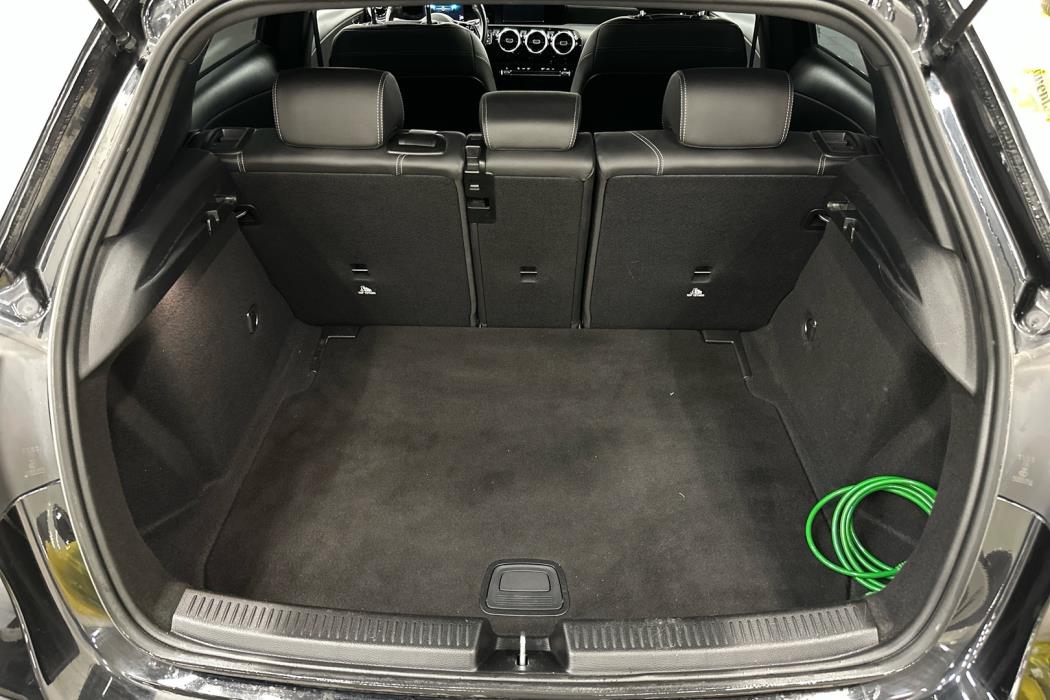 MERCEDES-BENZ A 2020