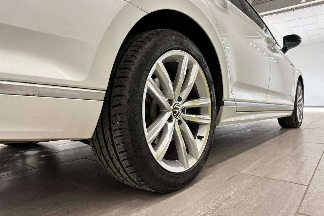 VOLKSWAGEN Passat 2021