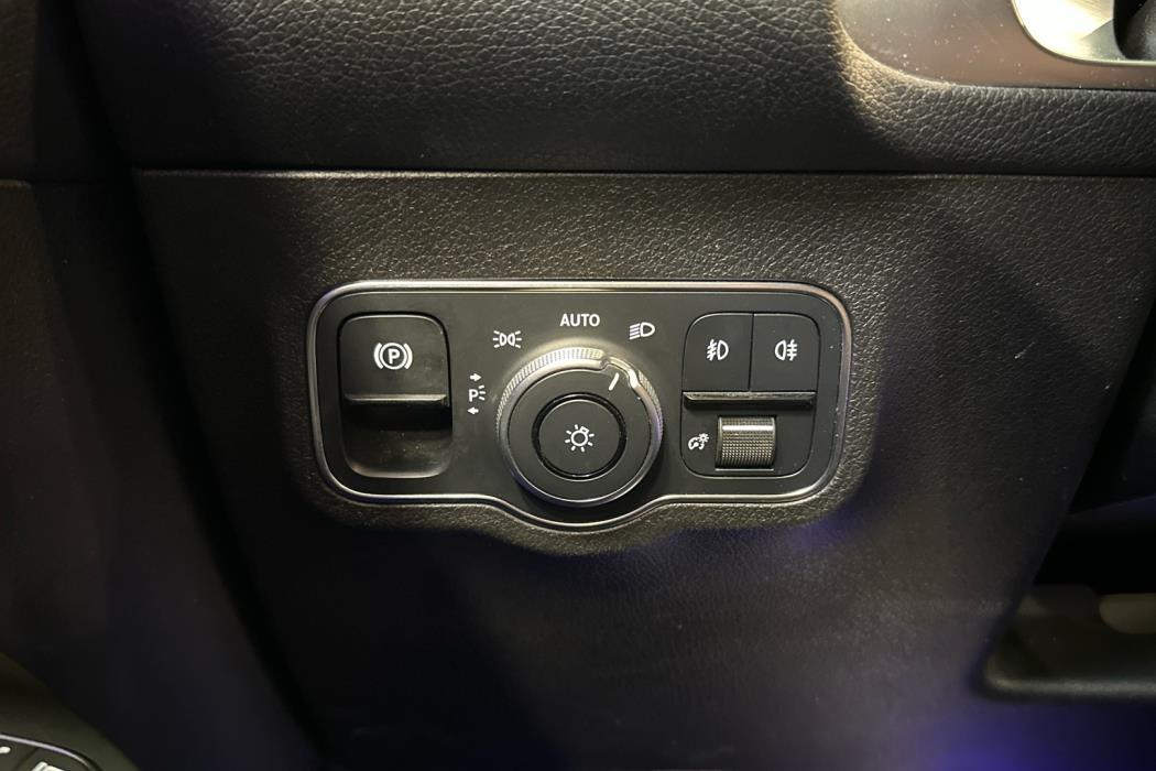 MERCEDES-BENZ GLB 2021