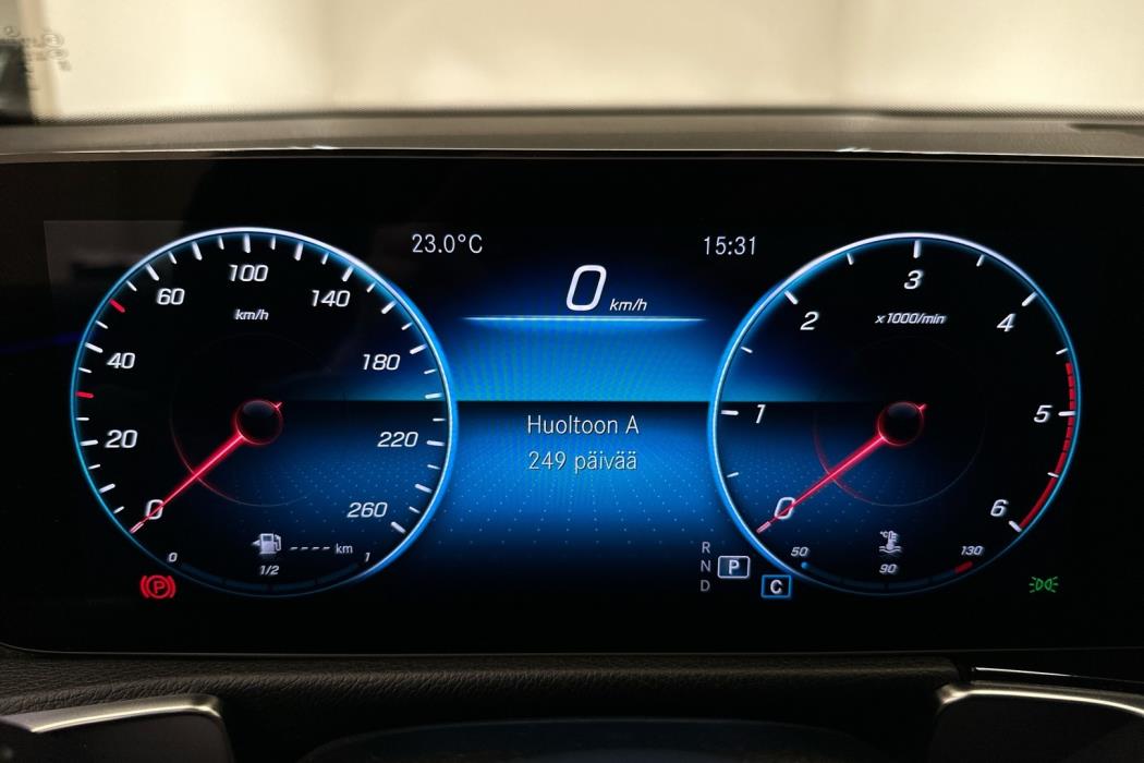 MERCEDES-BENZ GLB 2021