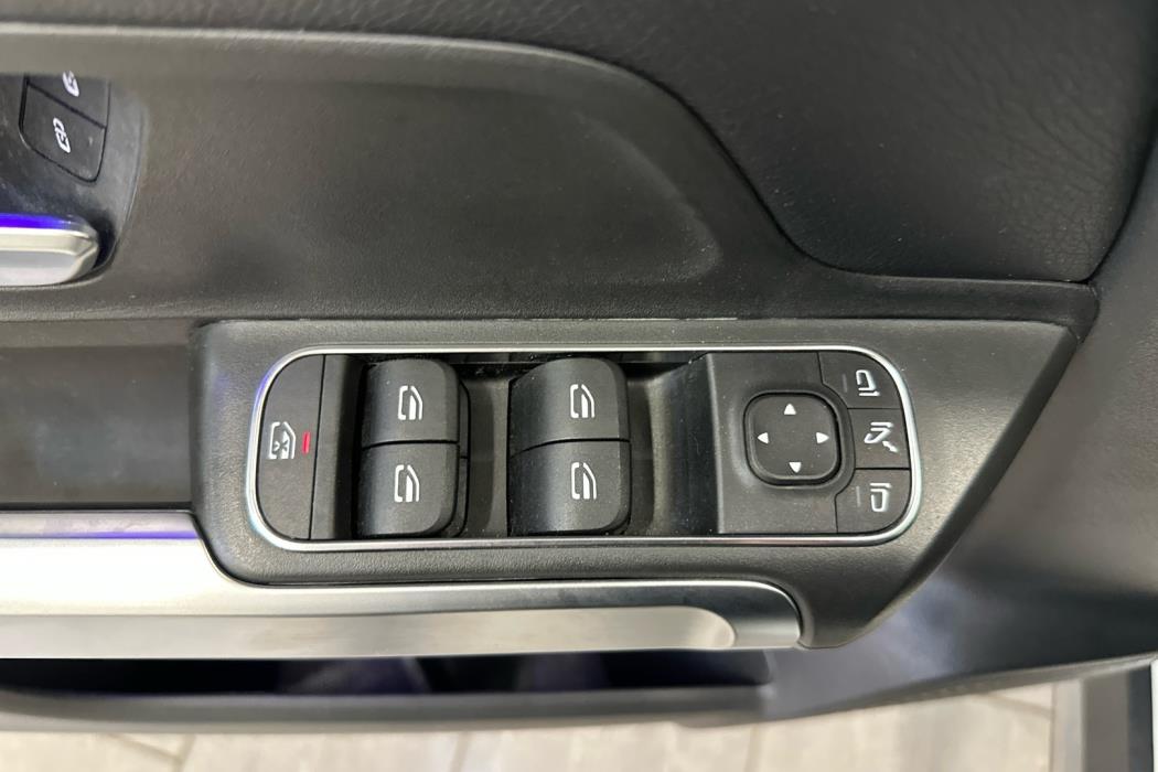 MERCEDES-BENZ GLB 2021