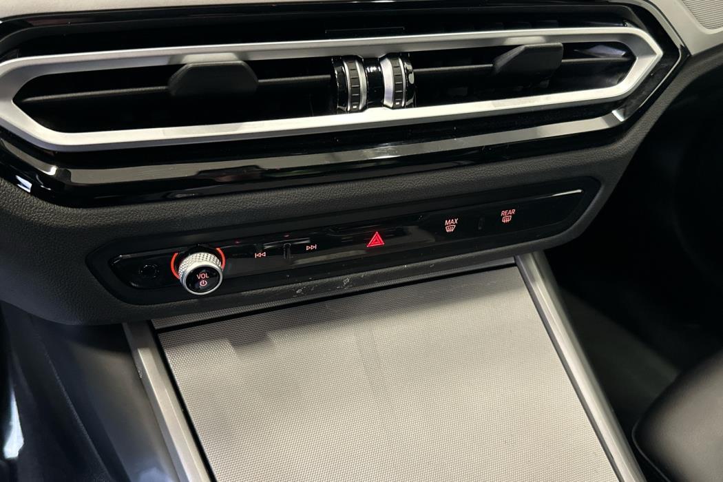 BMW 330 2023