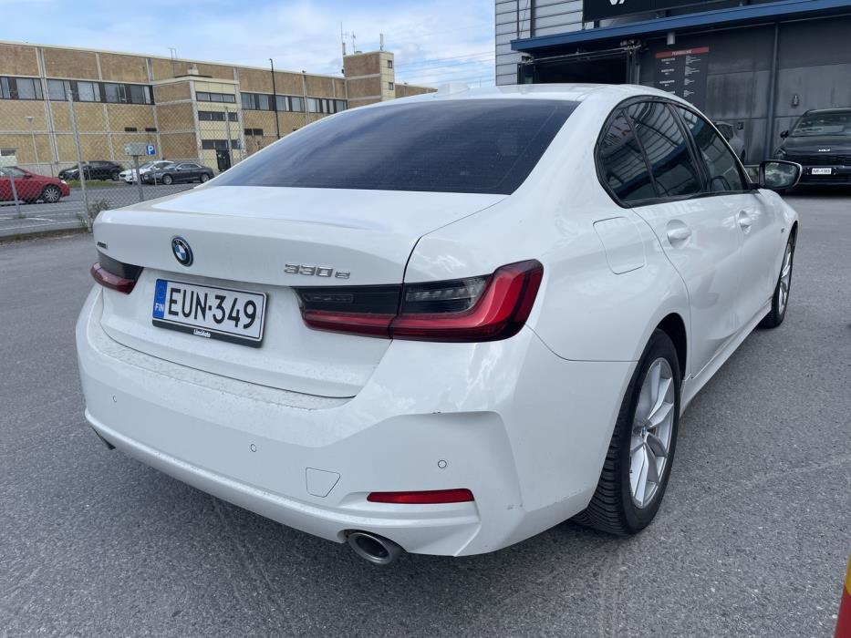 BMW 330 2023