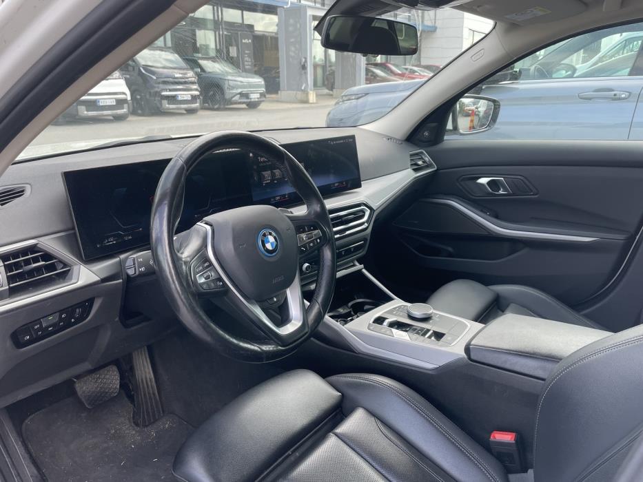 BMW 330 2023