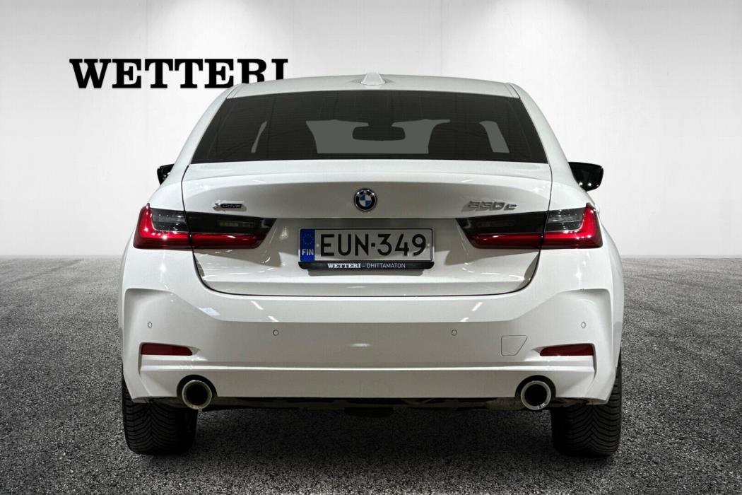 BMW 330 2023