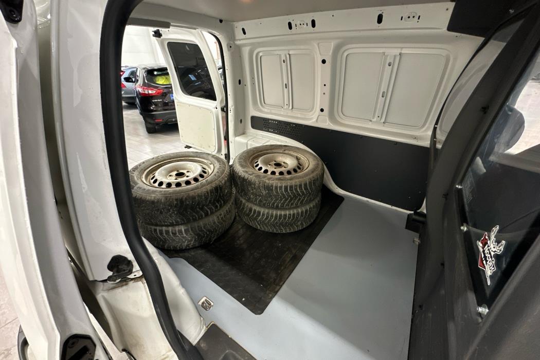 VOLKSWAGEN Caddy 2012