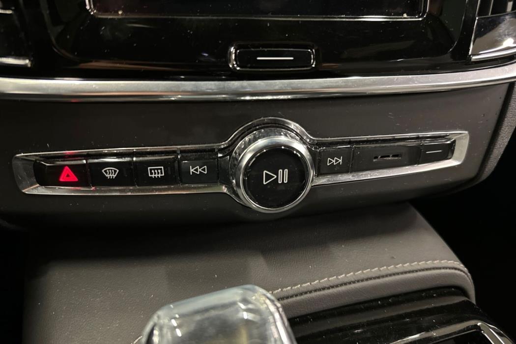 VOLVO V90 2024