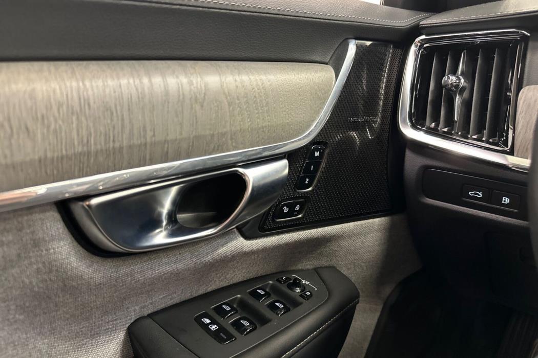 VOLVO V90 2024