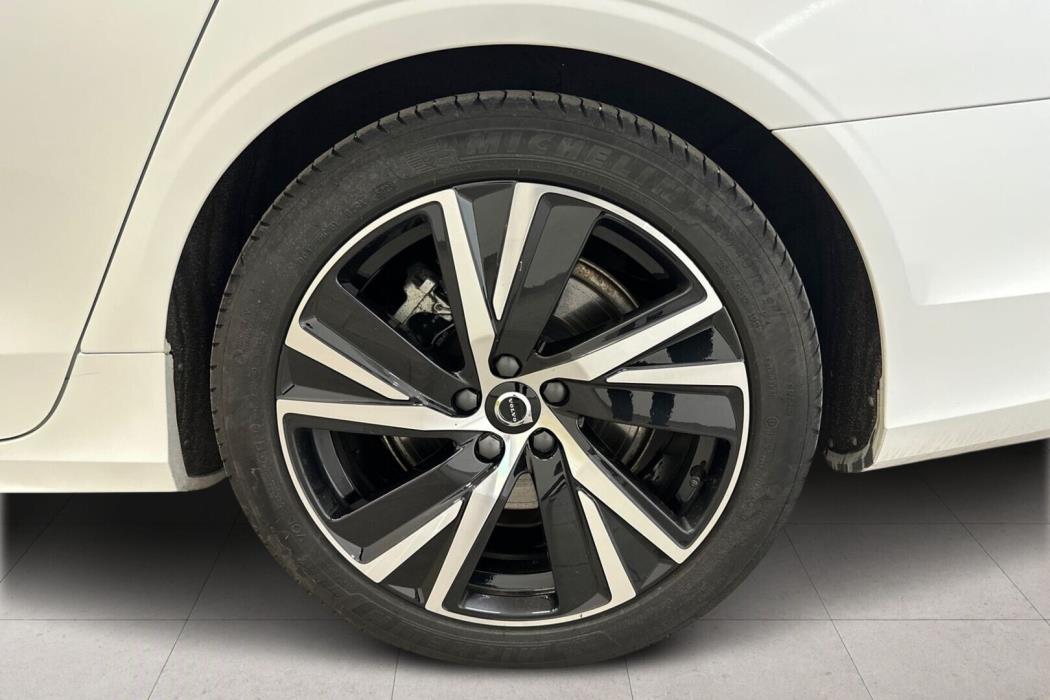 VOLVO V90 2024