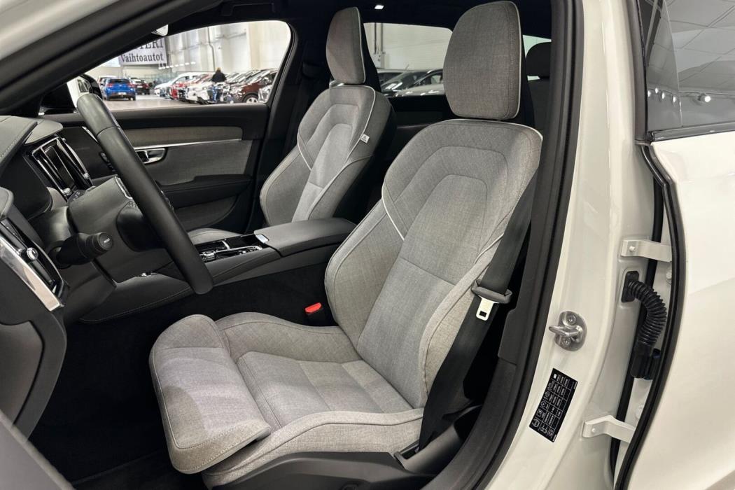 VOLVO V90 2024