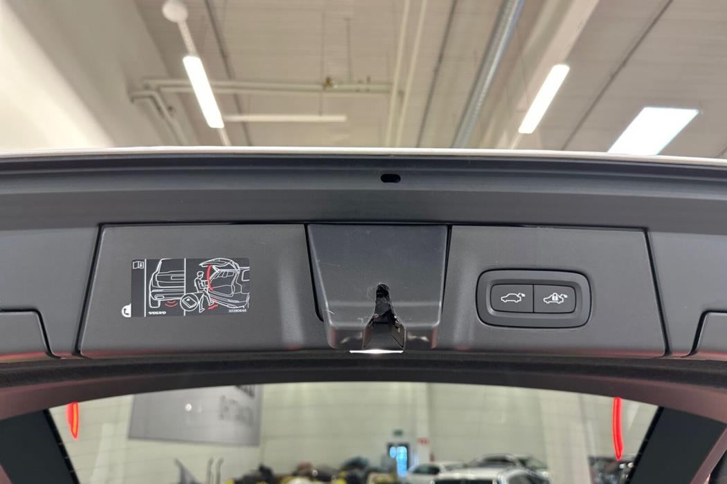 VOLVO V90 2024