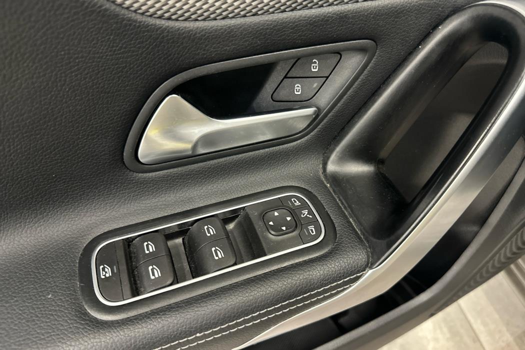 MERCEDES-BENZ A 2020