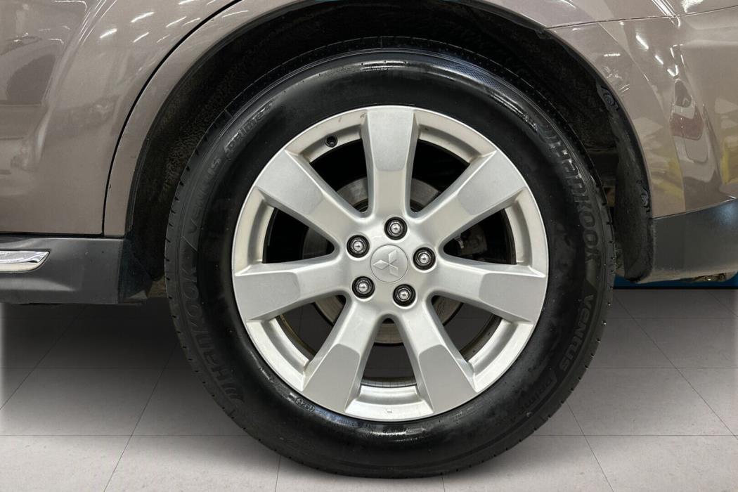 MITSUBISHI Outlander 2012