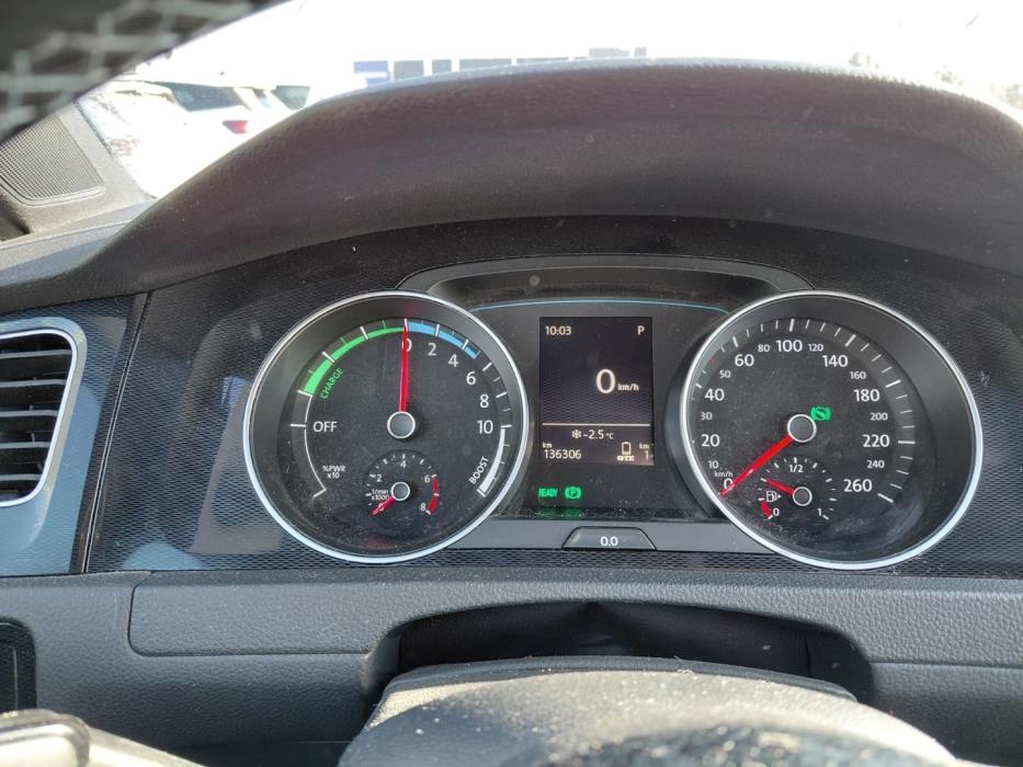 VOLKSWAGEN Golf 2015