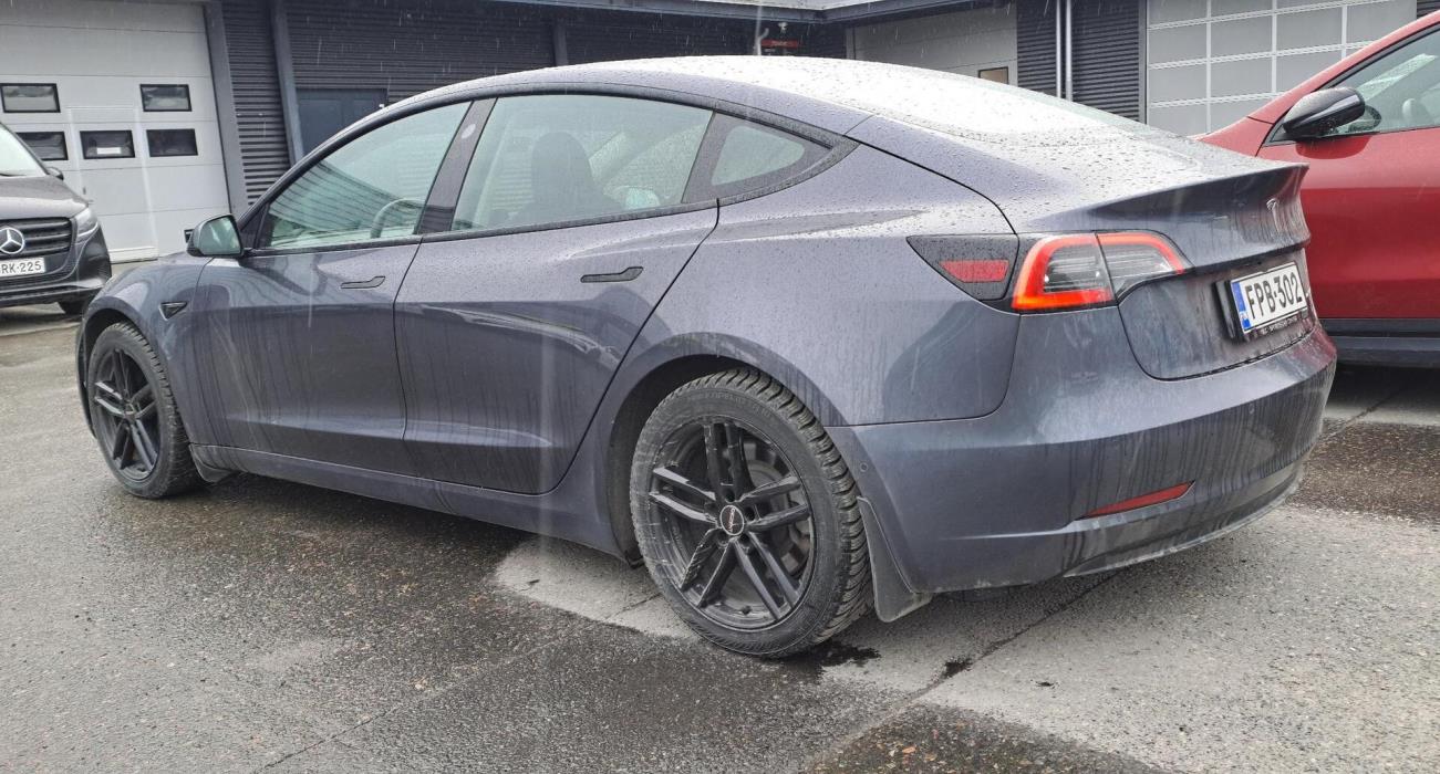 TESLA Model 3 2021